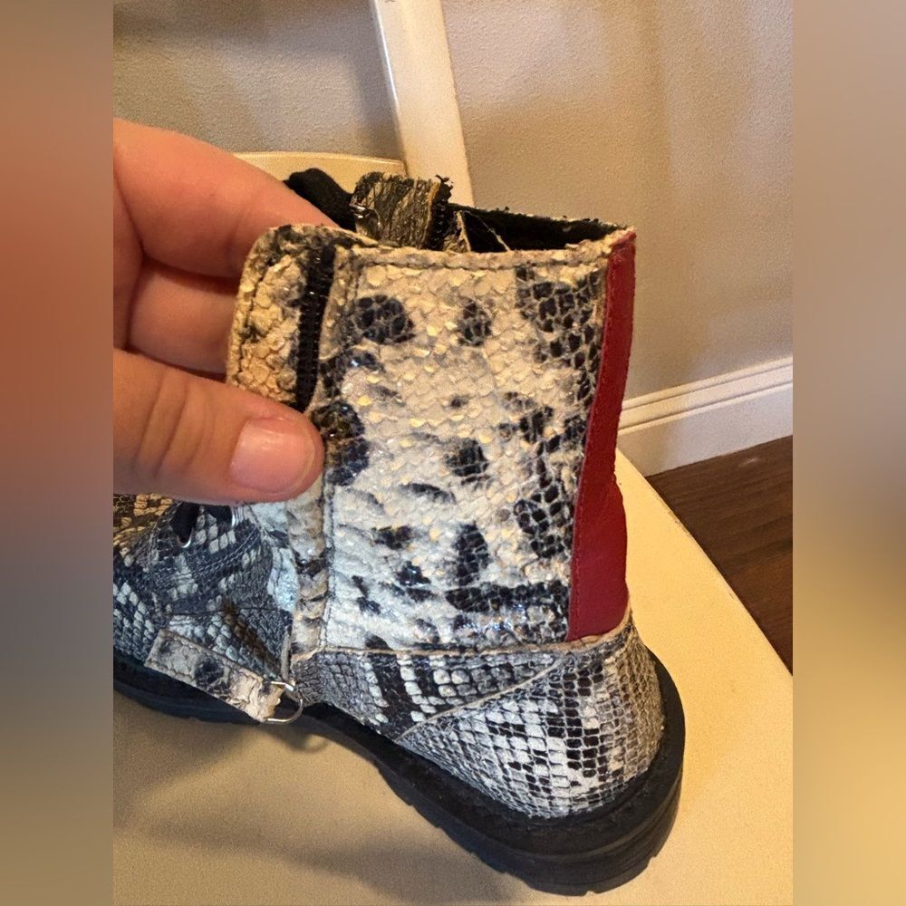 Salt+Umber Snake Embossed Combat Boots Red Heel Lug Sole Size 40 Bikercore - Picture 10 of 11